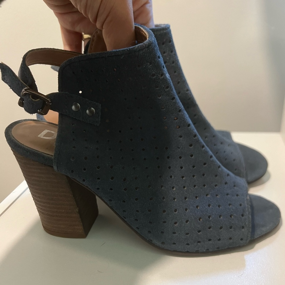 Suede heeled sandal